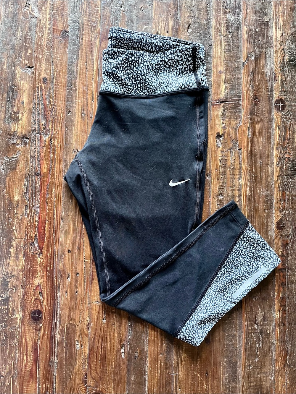 Nike Black Leggings with Gray Patterned Waistband and Cuffs Women’s Sz M